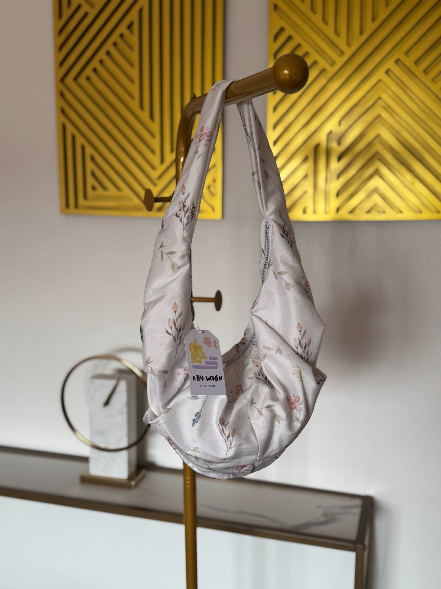 Riha bucket bag